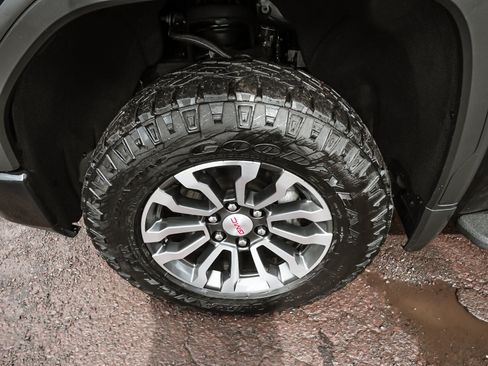 Used 2022 GMC Sierra 1500 AT4 w/ AT4 Premium Package AWD/4WD image 9