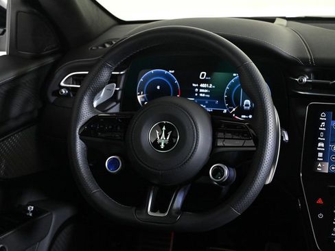 Used 2025 Maserati Grecale Modena image 10