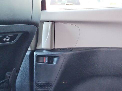 Used 2023 Chrysler Pacifica Touring-L FWD image 27