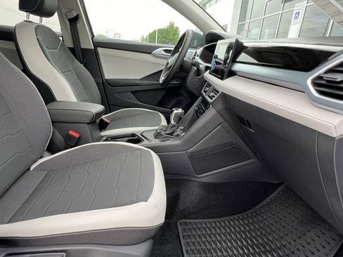 New 2025 Volkswagen Taos SE image 31