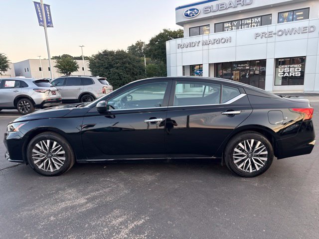 Used 2025 Nissan Altima 2.5 SV FWD image 8