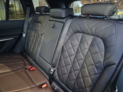 New 2026 BMW X5 xDrive50e w/ Climate Comfort Package AWD/4WD image 16