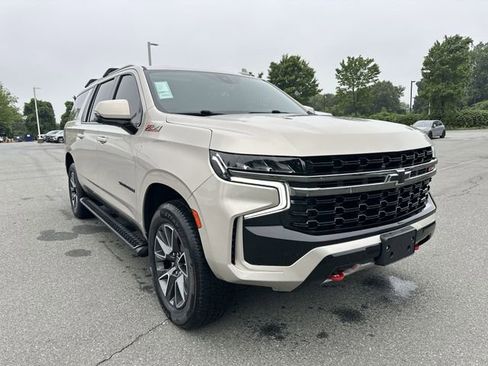 Used 2021 Chevrolet Suburban Z71 w/ Luxury Package AWD/4WD image 7