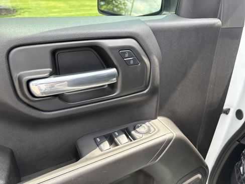 Used 2024 Chevrolet Silverado 1500 Custom Trail Boss w/ Turbomax Blackout Package AWD/4WD image 16