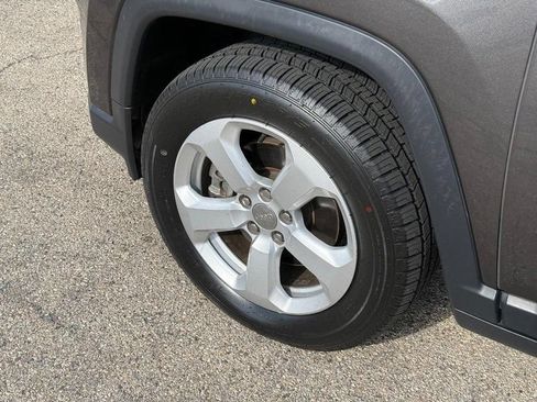 Used 2019 Jeep Compass Latitude w/ Popular Equipment Group FWD image 10