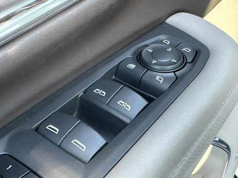 Used 2022 GMC Yukon SLT w/ SLT Premium Package image 19