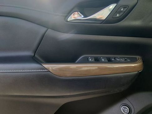 Used 2023 GMC Acadia SLE w/ Driver Convenience Package image 12