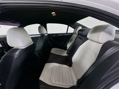 Used 2016 Volkswagen Jetta Sport image 24