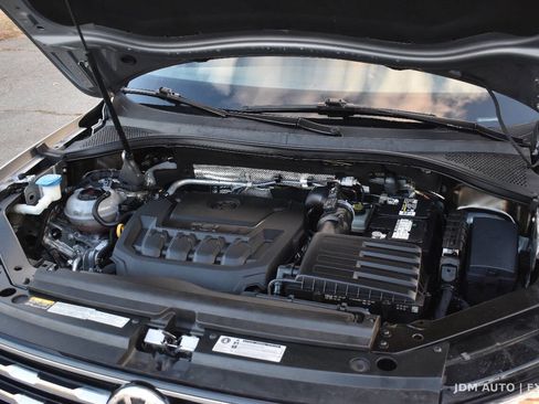 Used 2020 Volkswagen Tiguan SE w/ Panoramic Sunroof Package image 35