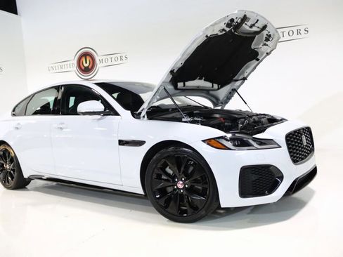 Used 2021 Jaguar XF R-Dynamic SE image 31