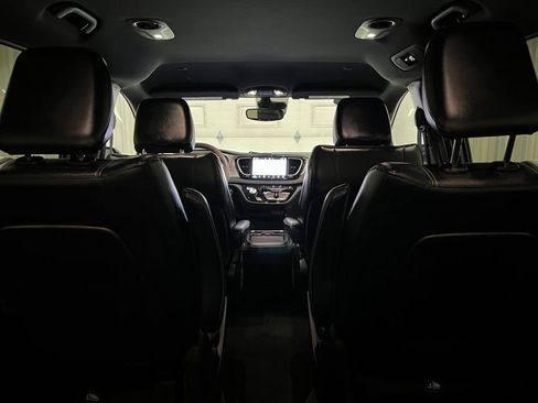 Used 2024 Chrysler Pacifica Limited FWD image 41