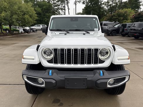 Used 2024 Jeep Wrangler Unlimited Sahara AWD/4WD image 3