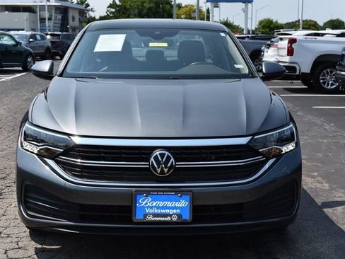 Certified 2023 Volkswagen Jetta SE w/ Panoramic Sunroof Package FWD image 4