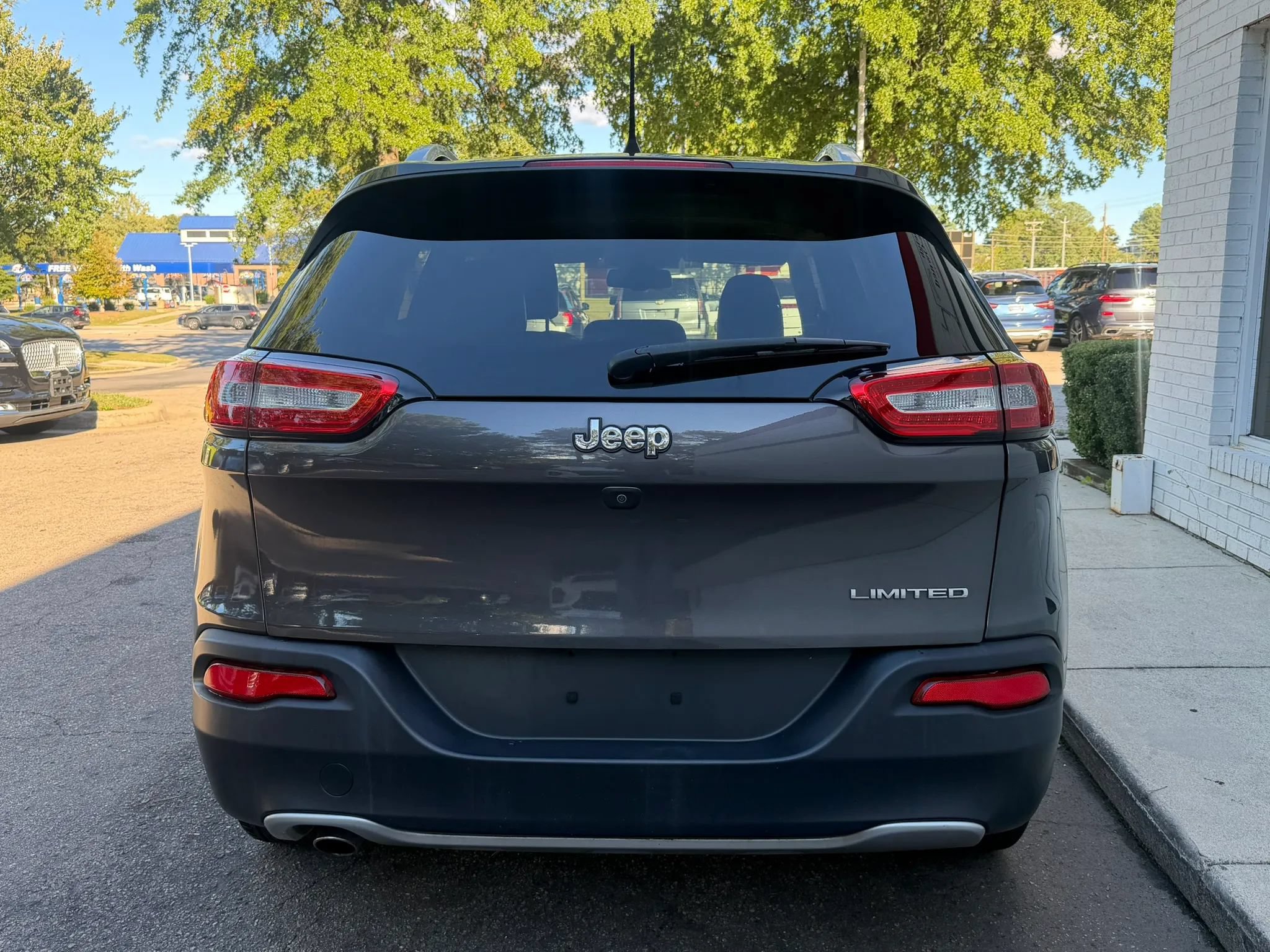 Used 2017 Jeep Cherokee Limited FWD image 6