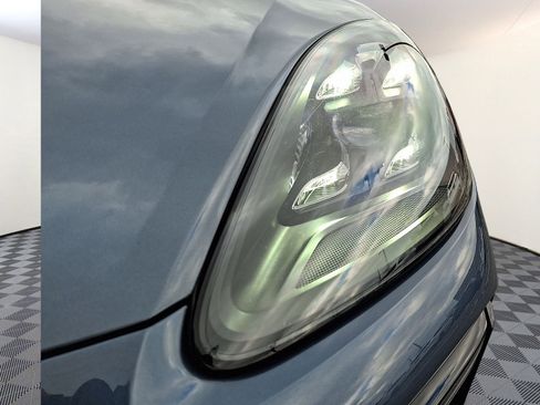 Used 2019 Porsche Cayenne Turbo image 8