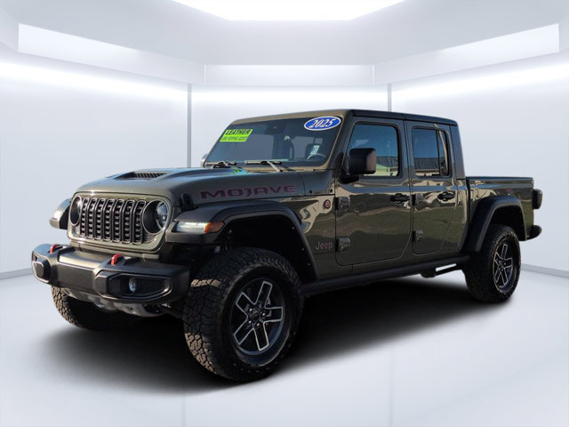 Used 2025 Jeep Gladiator Mojave w/ Convenience Group AWD/4WD image 7