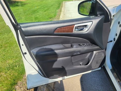 Used 2015 Nissan Pathfinder Platinum w/ Cargo Package AWD/4WD image 26