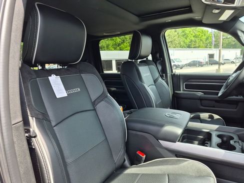 New 2026 RAM 2500 Laramie AWD/4WD image 33