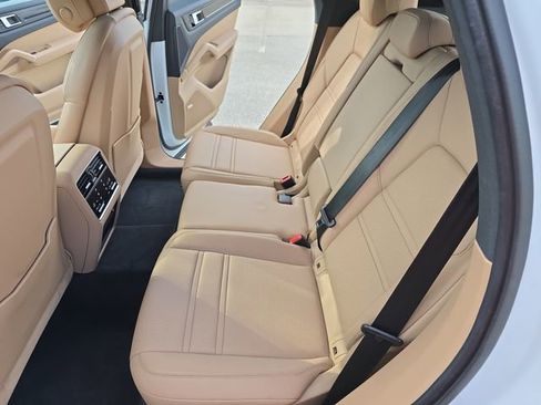 Used 2022 Porsche Cayenne w/ Premium Package AWD/4WD image 14