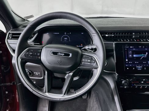Used 2025 Jeep Grand Cherokee L Laredo RWD image 18