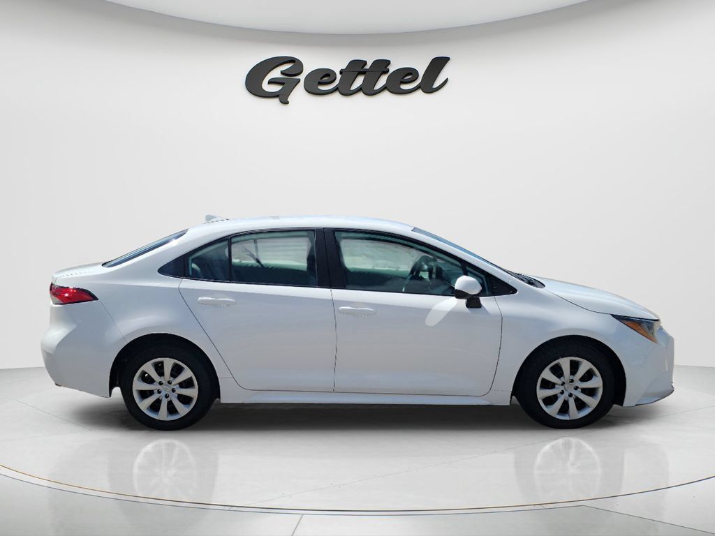 Certified 2025 Toyota Corolla LE FWD image 4
