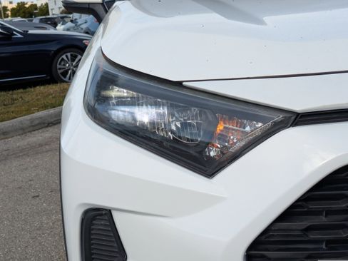 Used 2021 Toyota RAV4 LE image 10