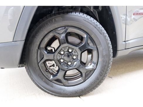 Used 2023 Jeep Compass Trailhawk AWD/4WD image 31