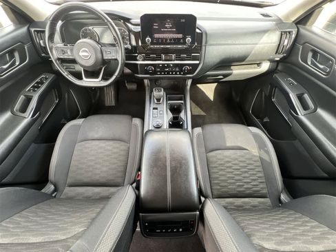 Used 2023 Nissan Pathfinder SV image 16
