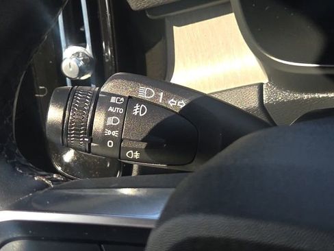 Used 2023 Volvo XC40 B5 Plus AWD/4WD image 40