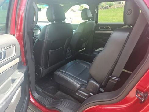 Used 2017 Ford Explorer XLT w/ Equipment Group 202A AWD/4WD image 13