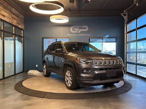 Used 2022 Jeep Compass Latitude AWD/4WD image 1