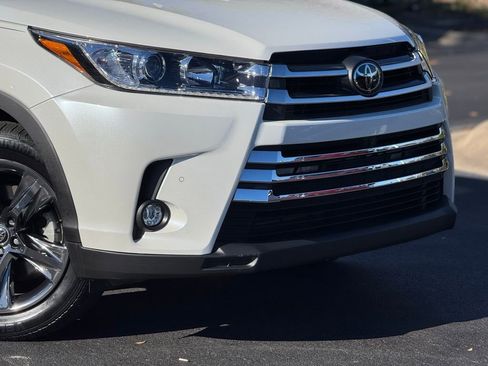Used 2017 Toyota Highlander Limited image 6