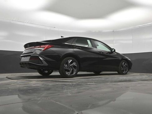 New 2026 Hyundai Elantra Limited FWD image 38