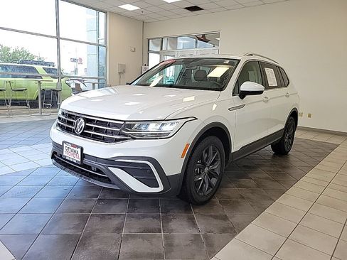 Used 2022 Volkswagen Tiguan SE AWD/4WD image 2