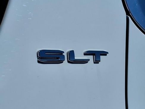 Used 2023 GMC Acadia SLT AWD/4WD image 10