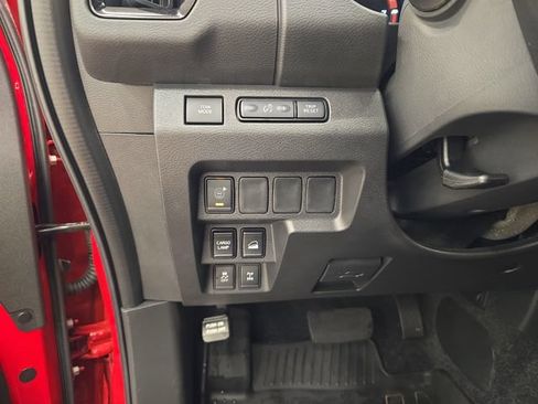 Used 2025 Nissan Frontier PRO-4X AWD/4WD image 33