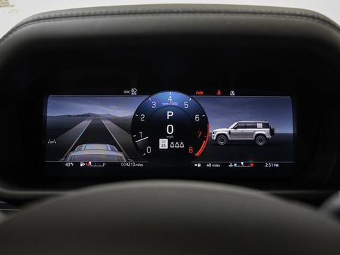 Used 2025 Land Rover Defender 110 image 33