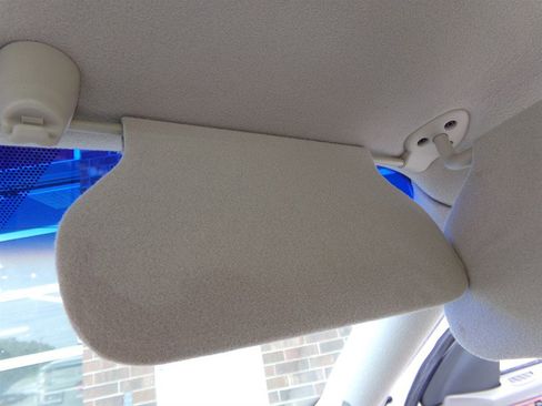 Used 2003 Cadillac De Ville Sedan w/ Comfort & Convenience Package image 48