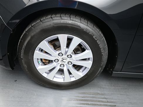 Used 2015 Honda Odyssey EX image 18