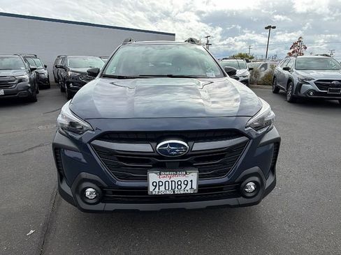 Used 2025 Subaru Outback Premium image 8