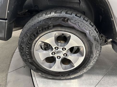 Used 2018 Jeep Wrangler Unlimited Sahara w/ Connectivity Group AWD/4WD image 11