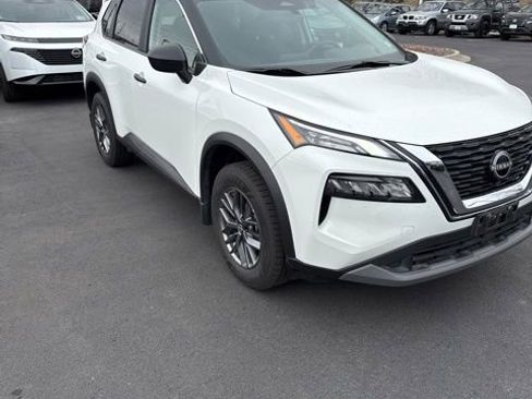 Used 2023 Nissan Rogue S image 4