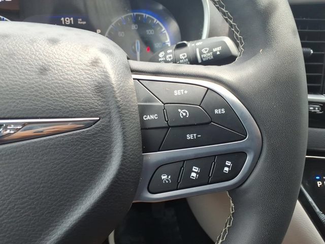 Used 2024 Chrysler Pacifica Touring-L FWD image 25