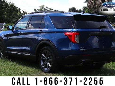 Used 2022 Ford Explorer XLT w/ Equipment Group 202A image 6