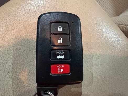 Used 2013 Toyota Camry XLE w/ Convenience Pkg FWD image 10