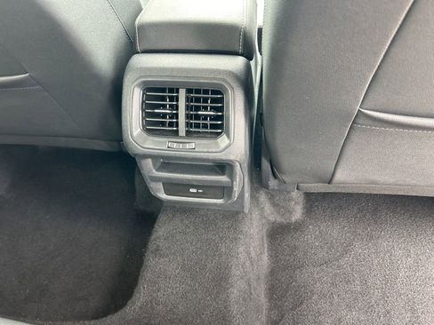 Used 2024 Volkswagen Taos SE image 26