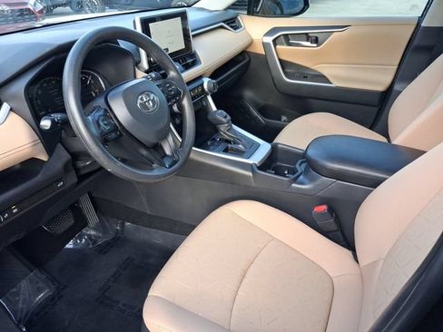 Used 2025 Toyota RAV4 XLE w/ Convenience Package FWD image 11
