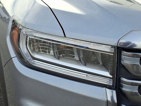 Used 2022 GMC Acadia AT4 w/ Technology Package image 9