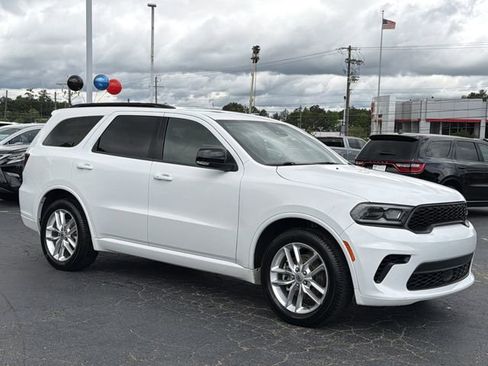 Used 2024 Dodge Durango GT RWD image 2