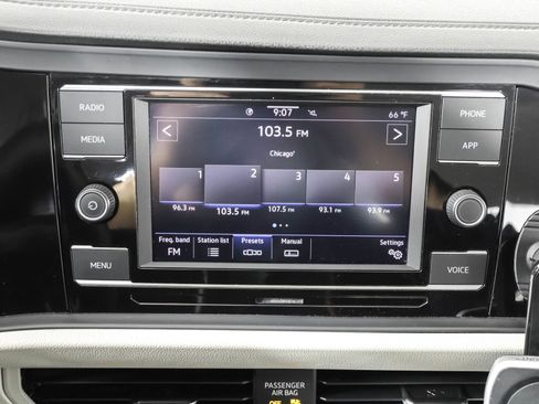 Used 2020 Volkswagen Jetta SE w/ SE Cold Weather Package FWD image 29